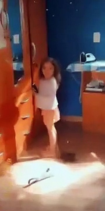 niña se trasquila pelo
