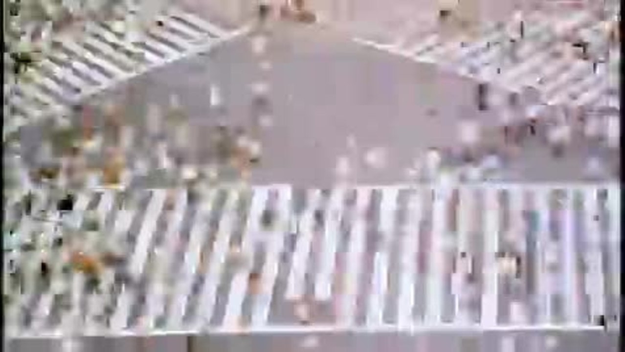 Sie liebt ihn, sie liebt ihn nicht - Trailer (Deutsch)