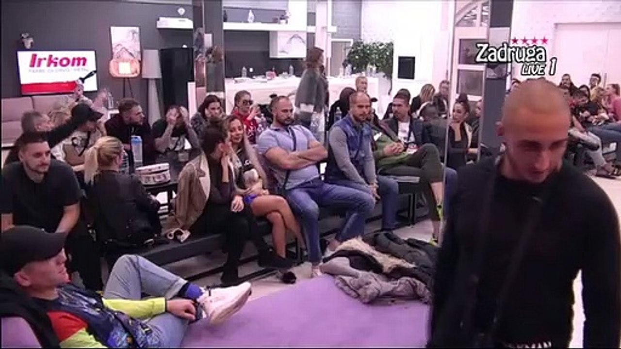 Poligraf/ Vuk Mob da li je zvao NOVINARE da in slikaju na MORU