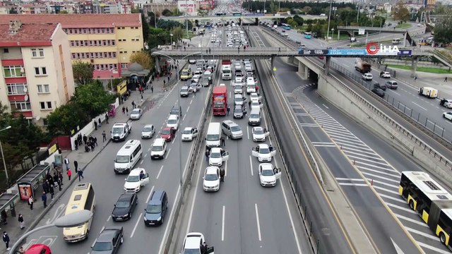 E-5'te Ata'ya saygı duruşu