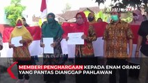 Puluhan Lansia Upacara di Hari Pahlawan