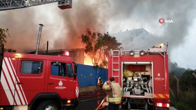 Kartal’da kağıt fabrikası alev alev yandı