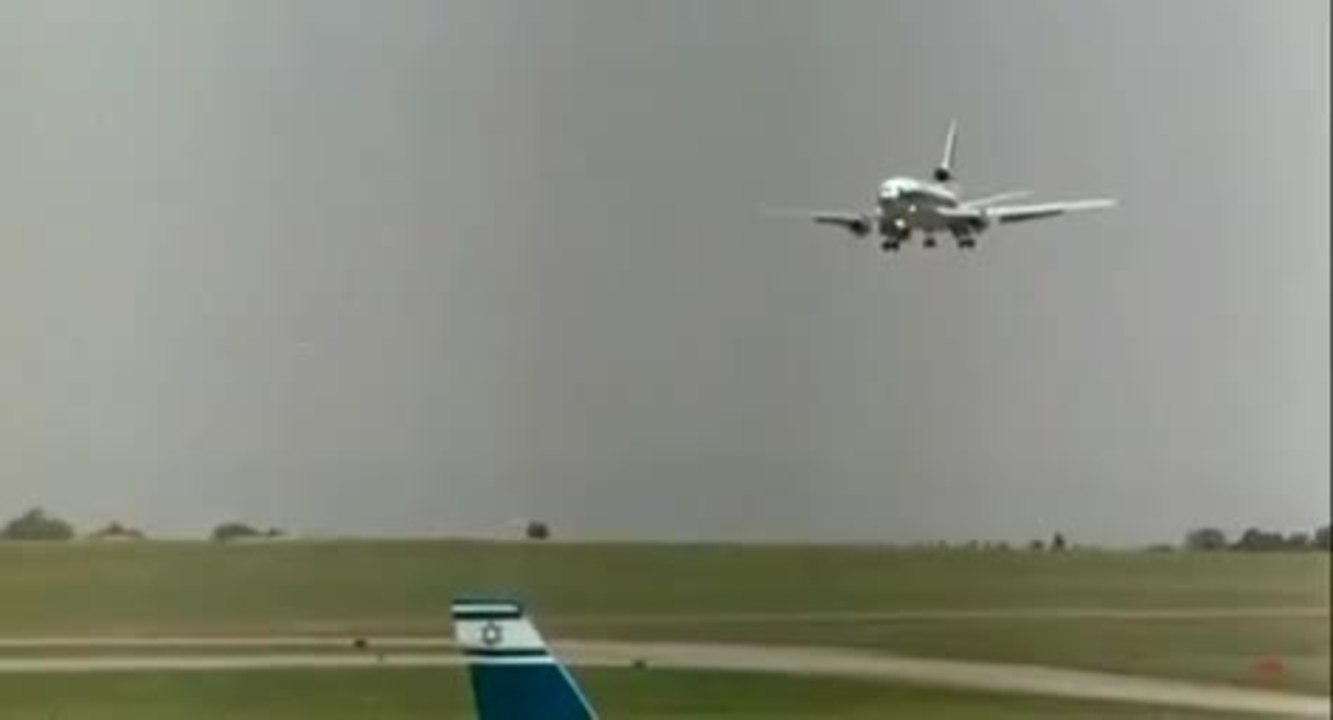 Bud Spencer - Plattfuss in Afrika - Trailer (Deutsch)