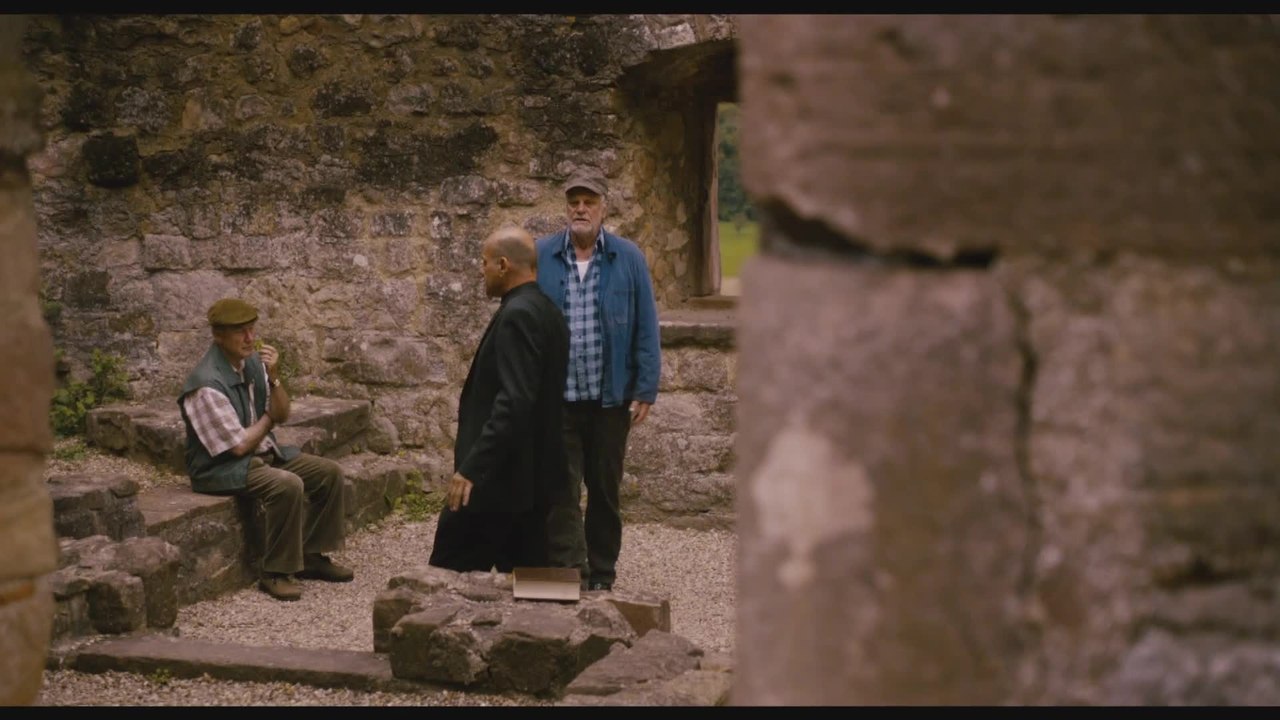 Die Kirche bleibt im Dorf - Clip Geheimtreffen auf der Burg (Deutsch) HD