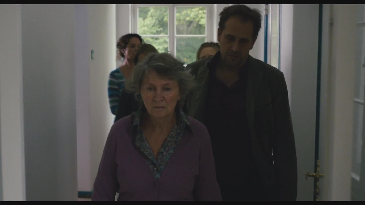 Die Kirche bleibt im Dorf - Clip Der Becher schwÃ¤tzt (Deutsch) HD