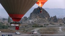 Kapadokya'da balonlar, Türk bayrağı ve Atatürk posterleriyle uçtu - NEVŞEHİR