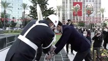 İzmir Cumhuriyet Meydanı'nda Atatürk’ü anma töreni