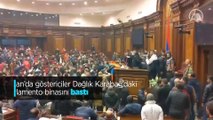 Ermenistan’da göstericiler Dağlık Karabağ’daki mağlubiyetin ardından parlamento binasını bastı