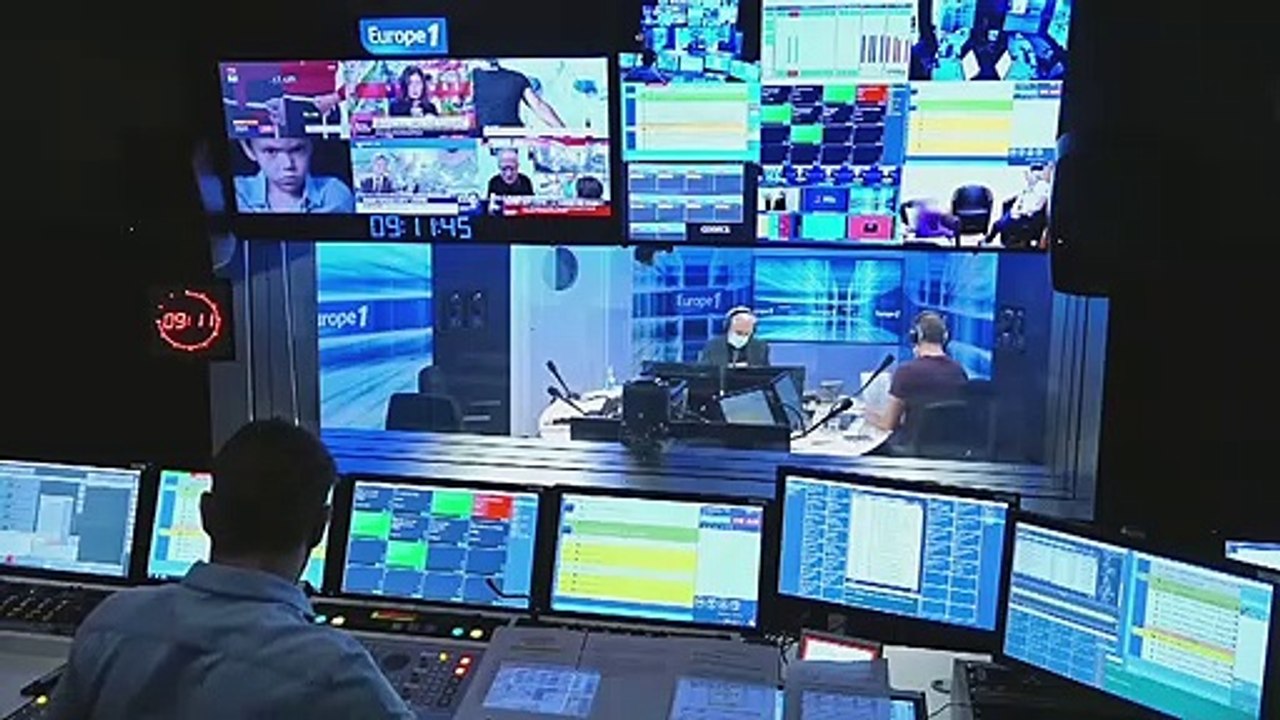 Accusé d'harcèlement sexuel, le journaliste Darius Rochebin porte-plainte