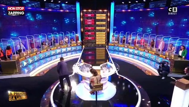 A prendre ou à laisser : Quand le pantalon de Cyril Hanouna craque en plein direct ! (vidéo)