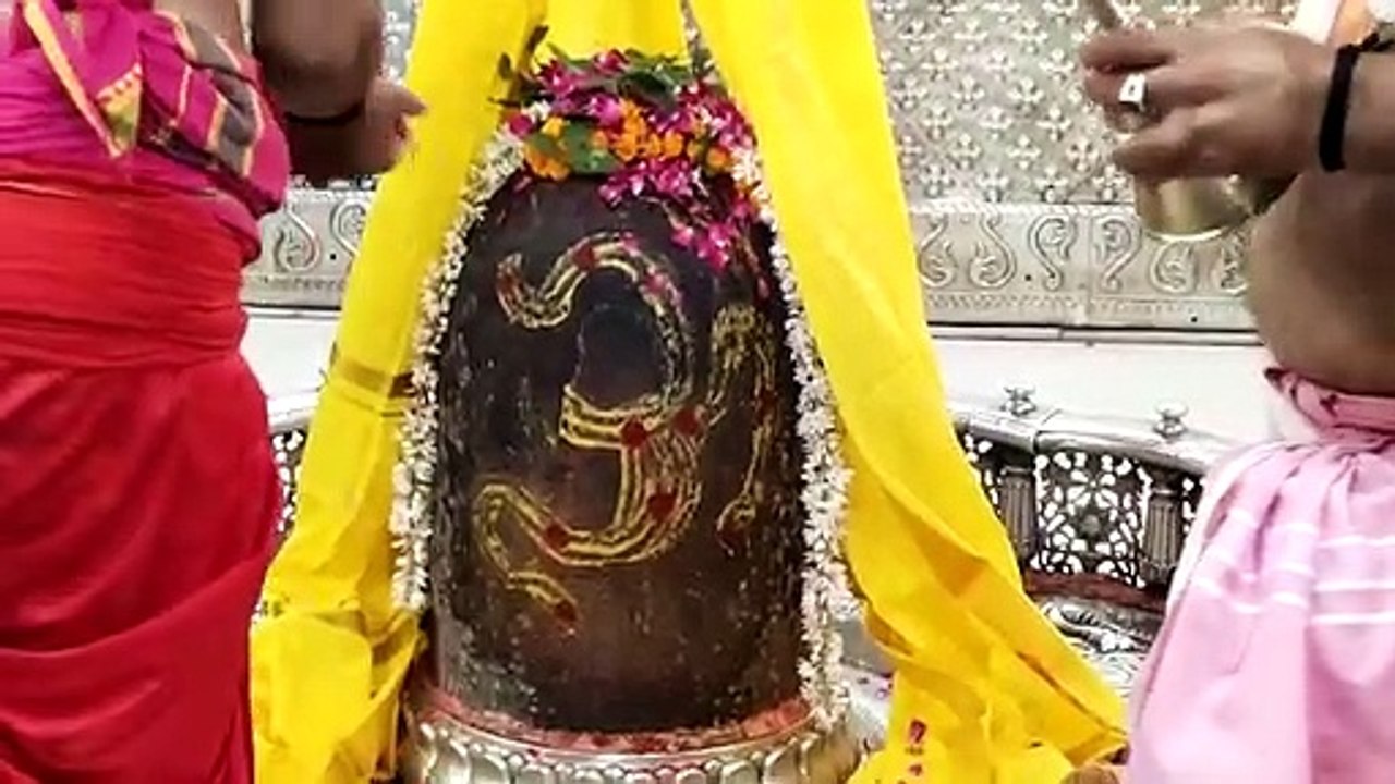 महाकाल मंदिर के पुजारियों ने बीजेपी की सरकार बनाने के लिए अभिषेक किया