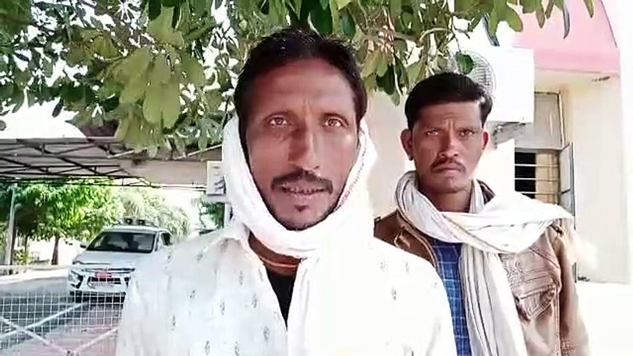 डीएम के दरबार में पहुंचे पीड़ित परिवार मोहन बड़ोदिया, पुलिस पर रिपोर्ट में हेरफेर करने का आरोप