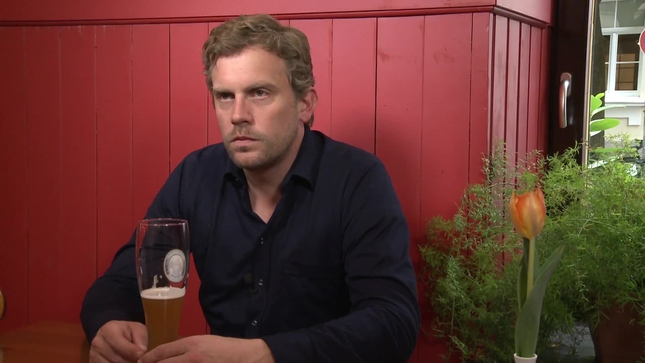 Dampfnudelblues - Interview 2 Sebastian Bezzel (Deutsch) HD