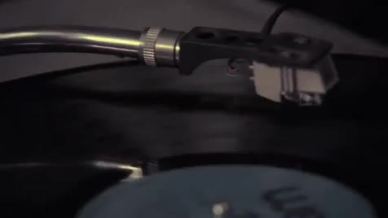 Bring me the Head of the Machine Gun Woman - Trailer (Deutsch)