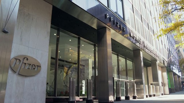 Vaccino Pfizer, scienziati: Attenzione, la battaglia non è ancora finita