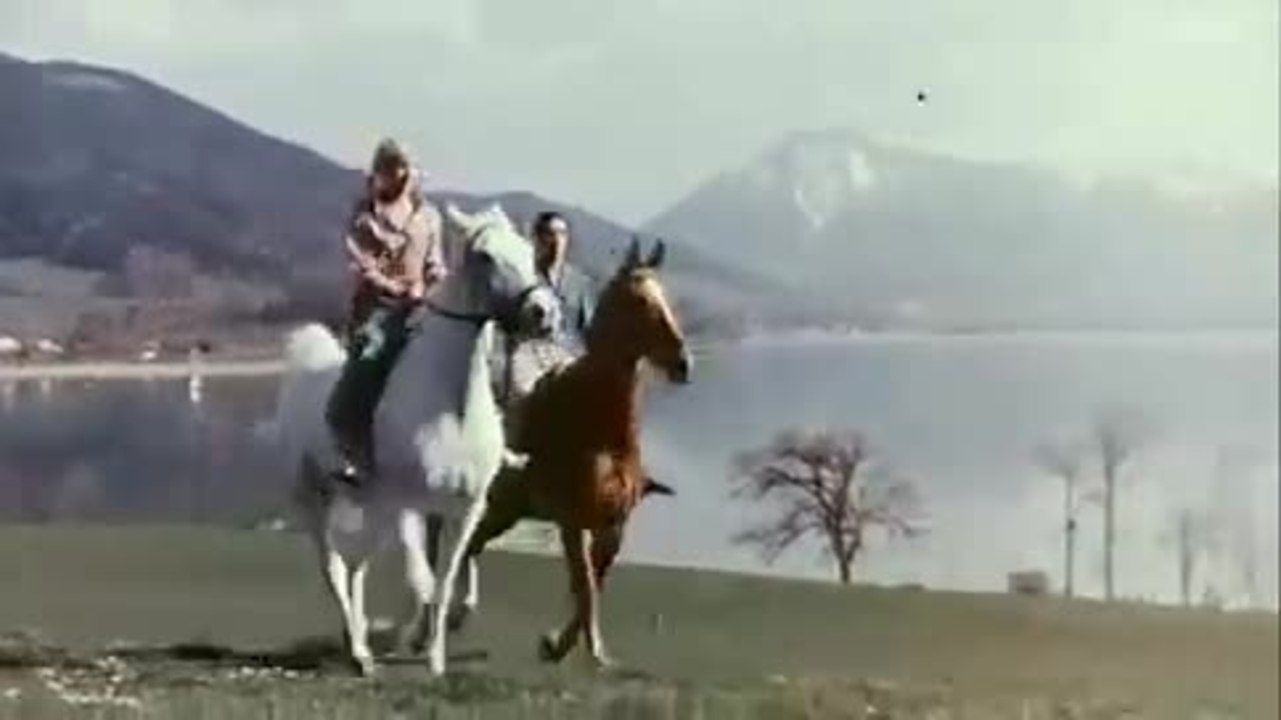 Zieh dich aus Puppe - Trailer (Deutsch)