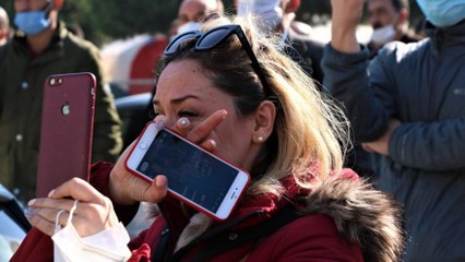 İş yerinin yıkılışını hıçkırıklara boğularak izledi