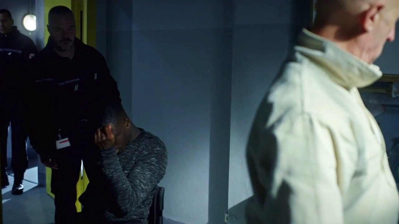 Plus belle la vie : Le docteur Livia torture Mouss !