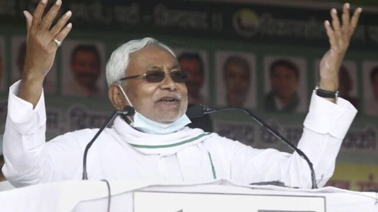 Bihar verdict: Tight contest in over 150 seats; RJD's Manoj Jha hits out at Nitish Kumar; more