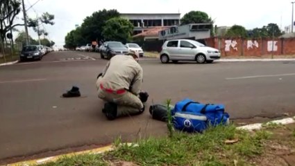 Motociclista fica ferido em acidente de trânsito na Rua Vinte e Cinco de Agosto