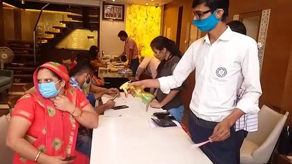 ग्राहक भगवान, उनके और खुद के लिए सुरक्षा सर्वोपरि