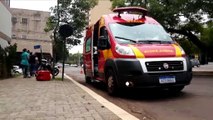 Carro atinge entregador durante troca de faixa na Rua Paraná