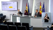 El Gobierno eleva de 3 a 6 la pérdida de puntos por usar el móvil al volante