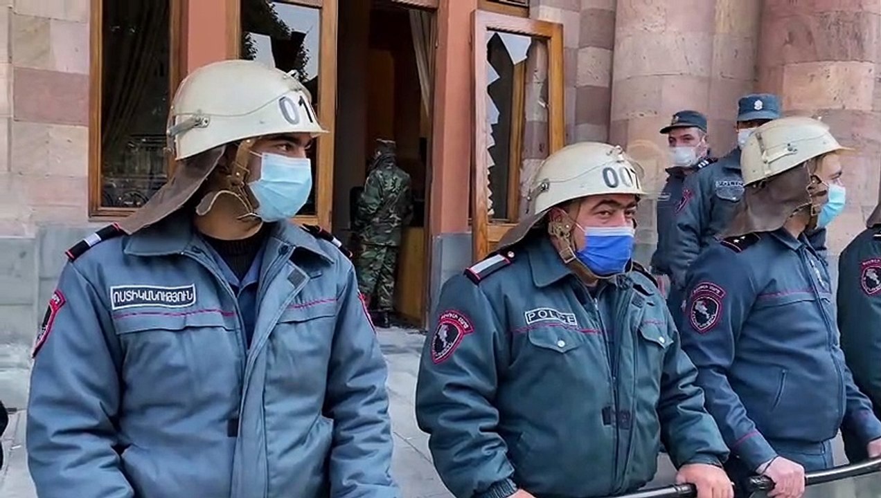 La "pace" non convince gli armeni. Proteste a Yerevan