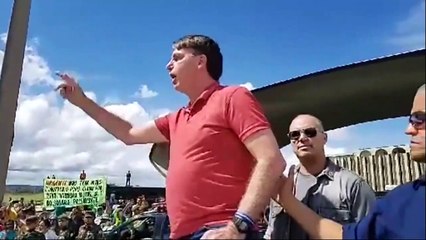 Bolsonaro comemora suspensão da CoronaVac