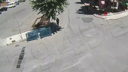 Halk otobüsü ile otomobil çarpıştı, genç kadın feci kazadan böyle kurtuldu