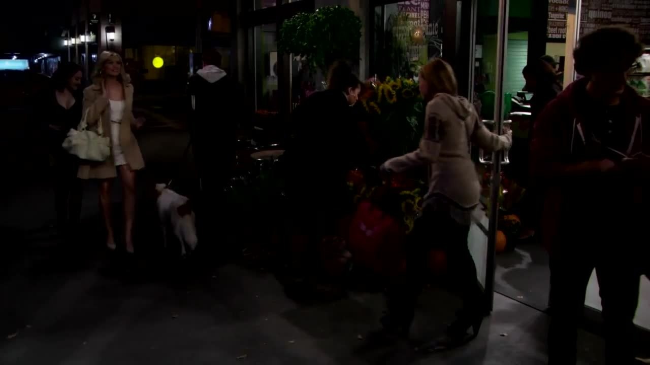 2 Broke Girls - S04 E02 Clip 3 (English) HD