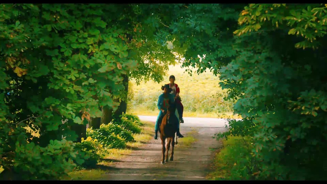 Bibi & Tina Voll Verhext - Clip 2 Stroh in die Scheune (Deutsch) HD