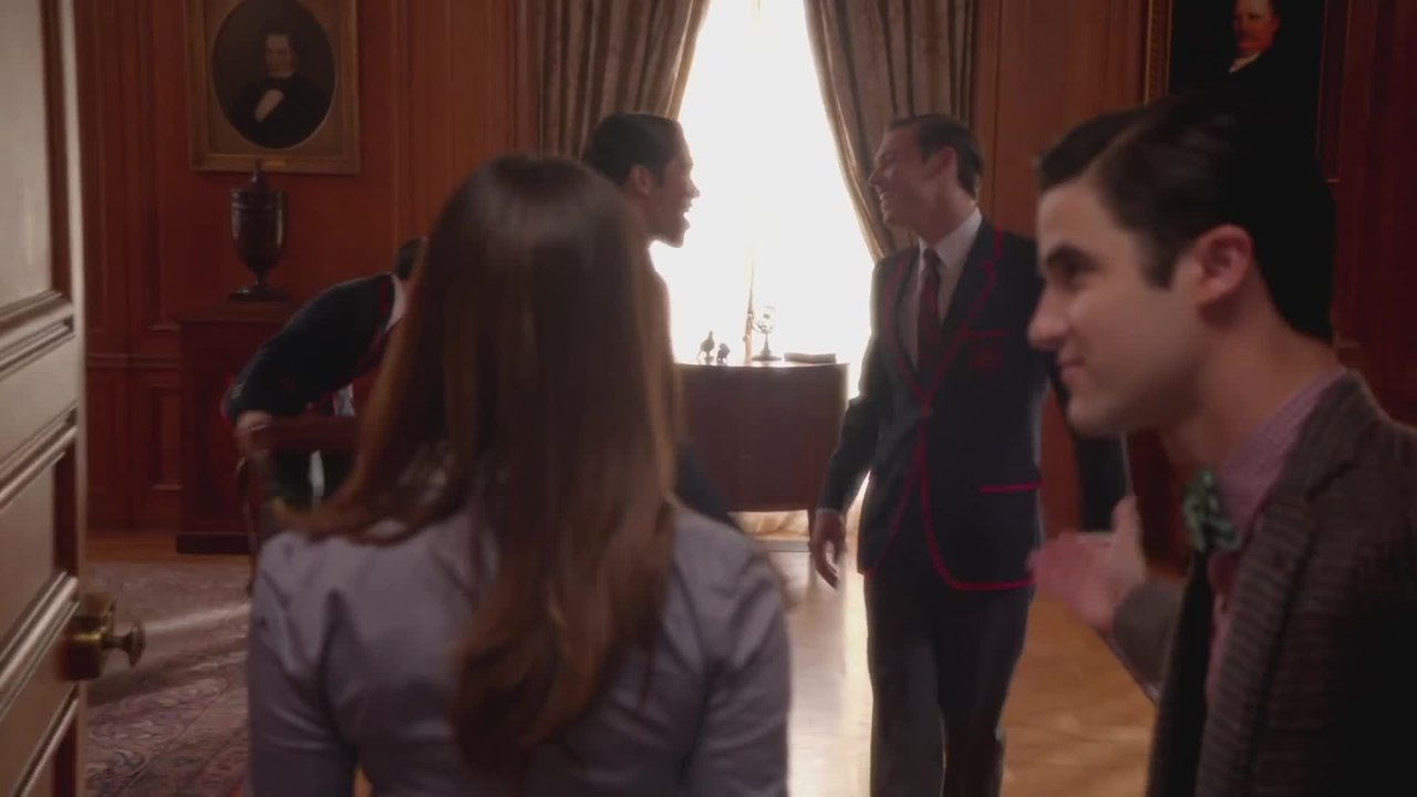 Glee - S06 Clip Sing from Loser Like Me (English) HD