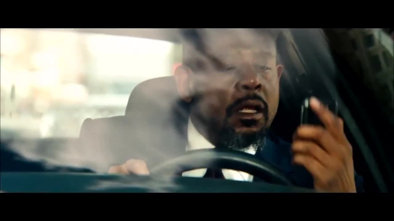 Taken 3 - Clip Airplane (English) HD