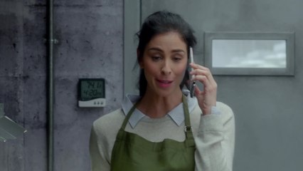 T-Mobile - Sarah Silverman & Chelsea Handler Super Bowl TV Spot (English) HD