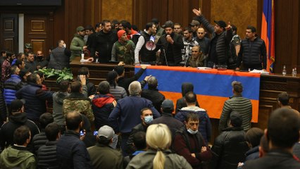 صوت الرصاص يسكت في قره باغ والهتافات تشتعل في يريفان