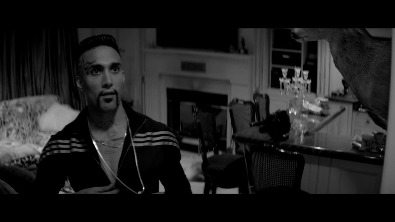 A Girl Walks Home Alone At Night - Clip 2 (Deutsch) HD