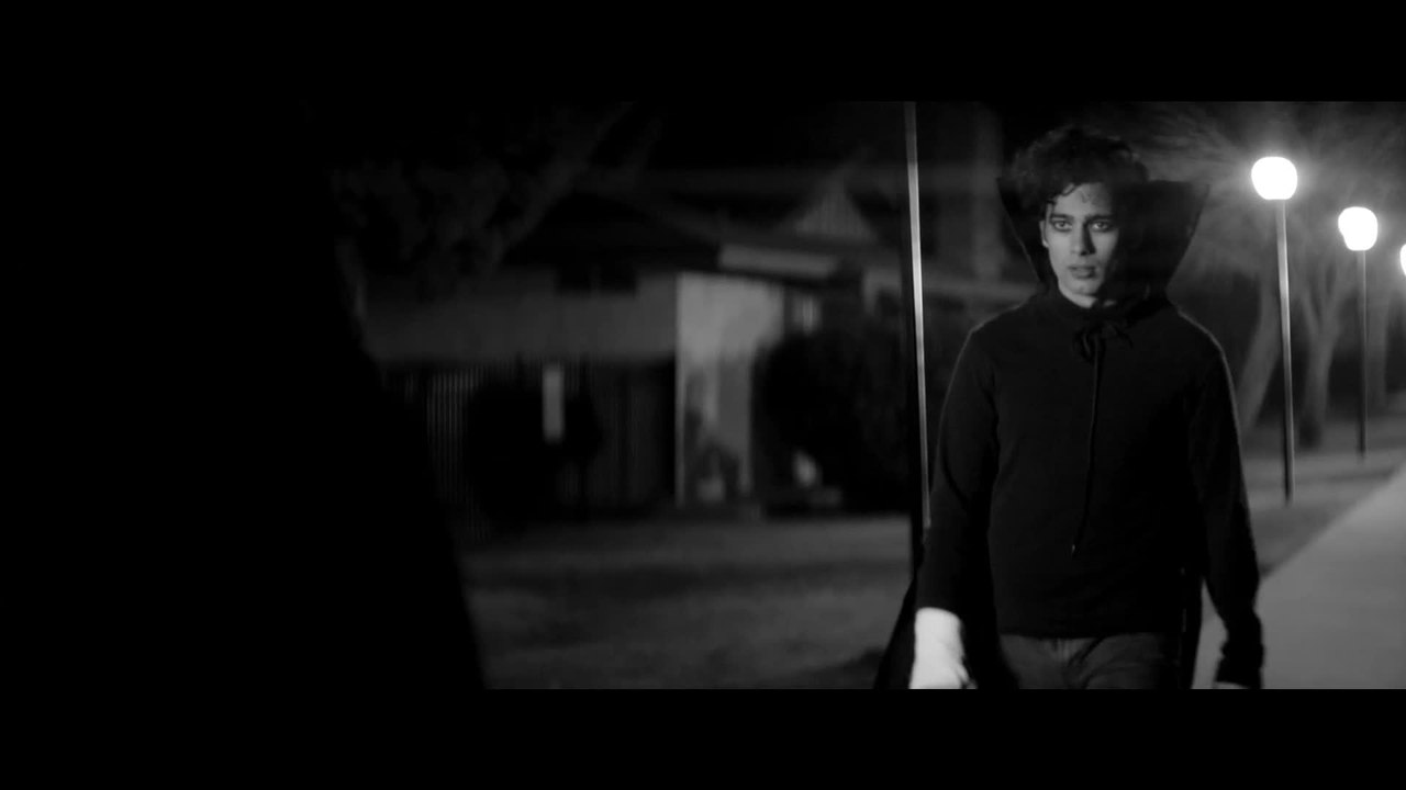 A Girl Walks Home Alone At Night - Clip 5 (Deutsch) HD