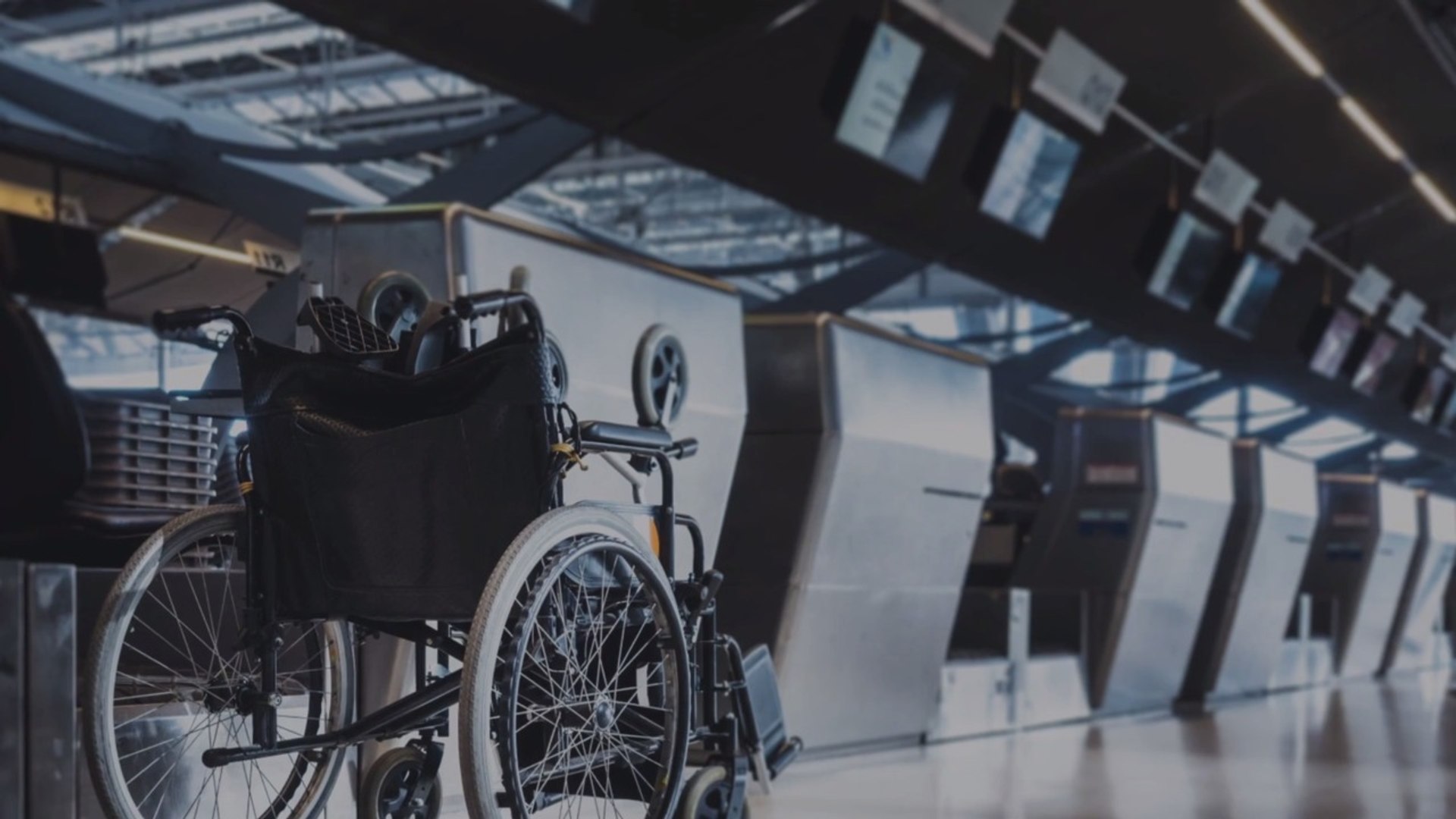 ⁣American Airlines Reviewing Wheelchair Policy After Blogger Refused on Flight