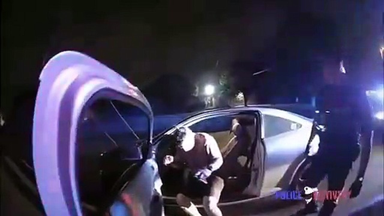 犯人の巧妙な演技？2人体制で逮捕しようとする警官　拳銃を奪われ射たれる