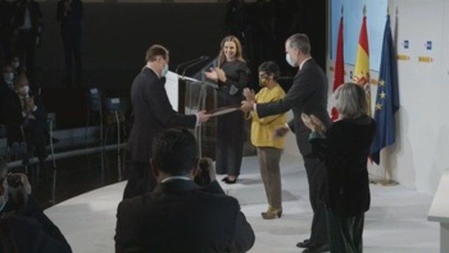 Felipe VI defiende el periodismo en los Premios Rey de España