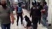 Policías de la Ciudad golpean a un hombre en situación de calle