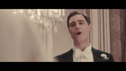 Frau in Gold - Clip Hochzeit (Deutsch)