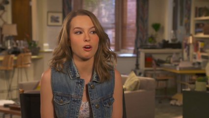 Undateable - S02 Featurette Bridgit Mendler (English) HD