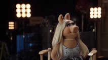 The Muppets - S01 Clip Up Late with Miss Piggy (English) HD