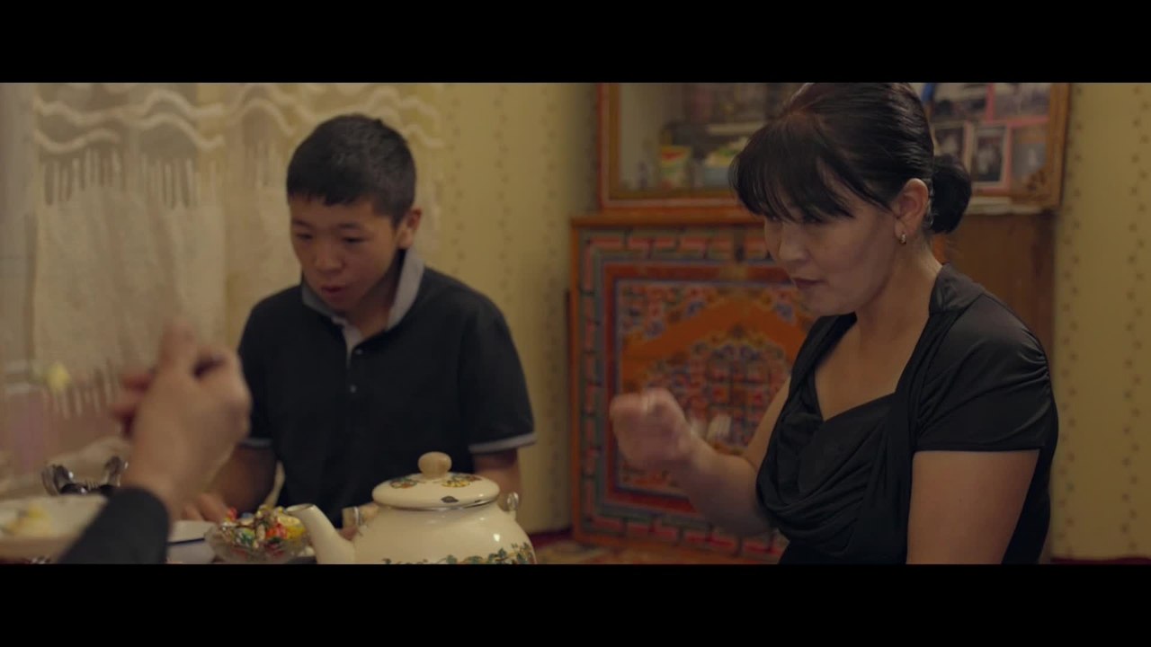 Der groÃŸe Tag - Clip Deegiis Familie steht hinter ihr (Deutsch) HD