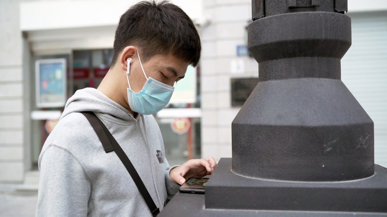 Wuhan’s new wireless charging lamp posts keep smartphones alive on streets of Chinese city