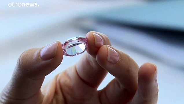В Женеве на аукционе выставлен розовый алмаз из России
