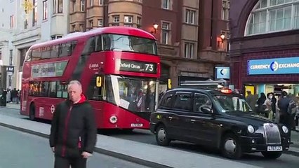 Plus de 300 000 morts du Covid-19 en Europe, la France sur ses gardes