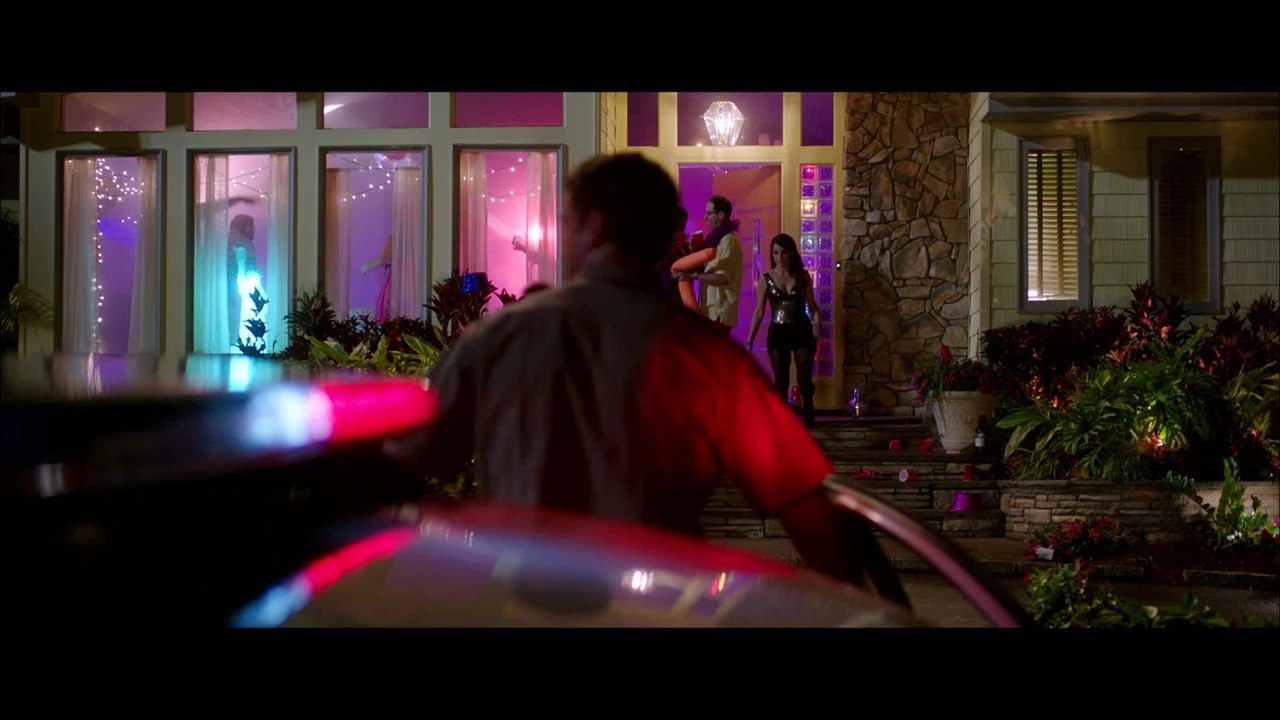 Sisters - Clip 06 Wer hat die Bullen gerufen (Deutsch) HD